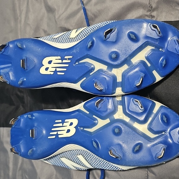 New Balance Blue and White Athletic Shoes Cleats Sz 9.5 Mens - Picture 3 of 5